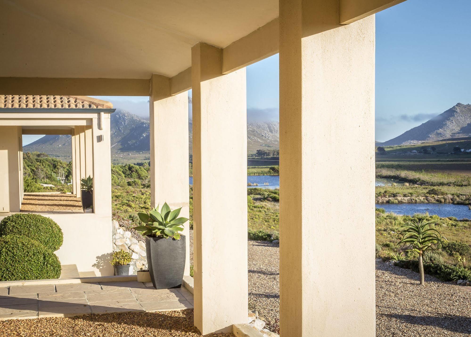 Kapensis Guesthouse Pringle Bay Exterior photo